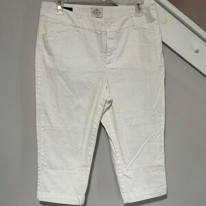 ST JOHNS BAY size 8 White Cropped Pants